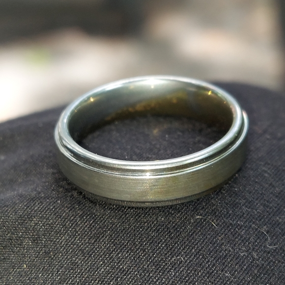 FG tungsten carbide mens ring approx 11.5 - Picture 2 of 6